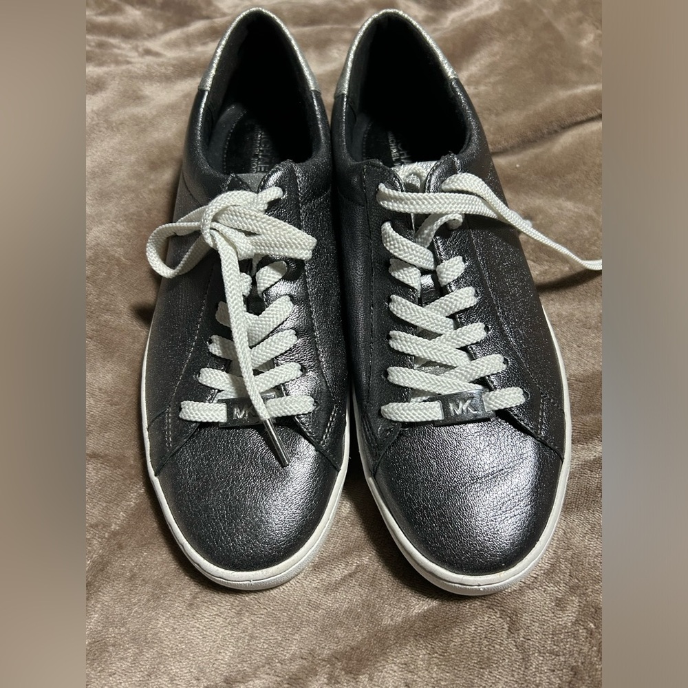Size 10 Michael Kors gunmetal leather sneakers